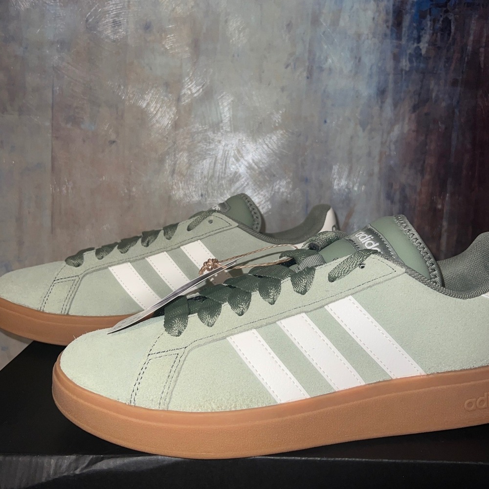 Adidas Grand Court Base 00 Shoes Women 9 Green New IH1669 Suede Gum Sole